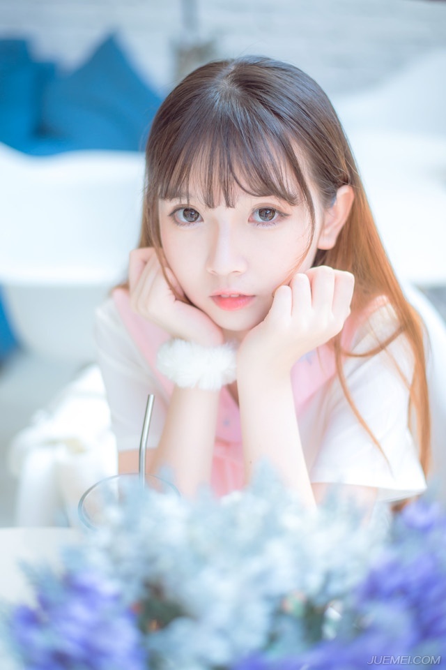 朋友还是必须分类的——例如图书，一架一架混不得。过分混杂，匆忙中急着着，往往找错类别。